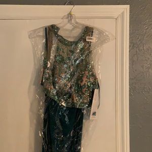 NEW WITH TAGS Forest green two-piece prom dress